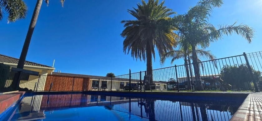 Imagen de la piscina del Hotel Albatross Motor Inn. Foto 16