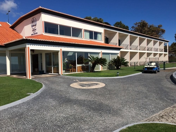 Imagen de los exteriores del Hotel Albatroz Beach and Yacht Club. Foto 9