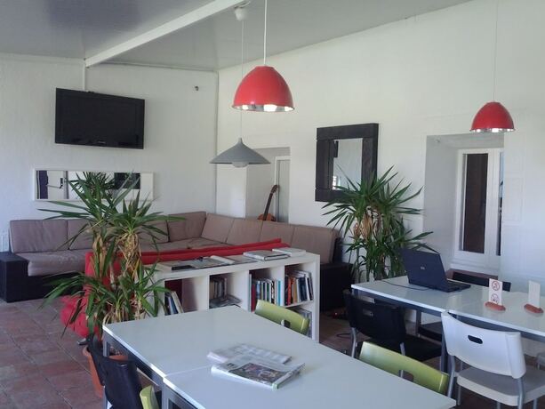 Imagen general del Hotel Alberg Costa Brava - Hostel. Foto 8