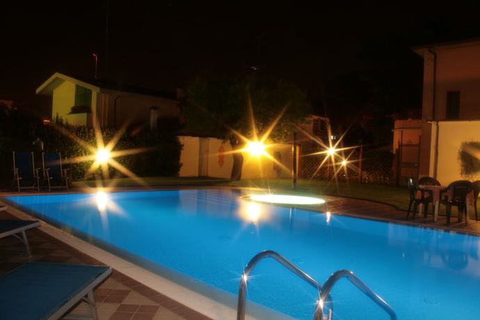 Imagen de la piscina del Hotel Albergo Al Cacciatore. Foto 18