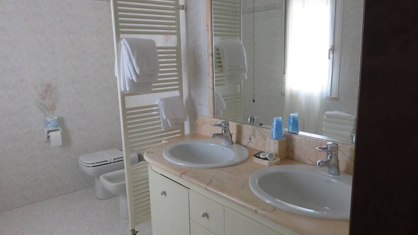 Imagen de la habitación del Hotel Albergo Al Cacciatore. Foto 13