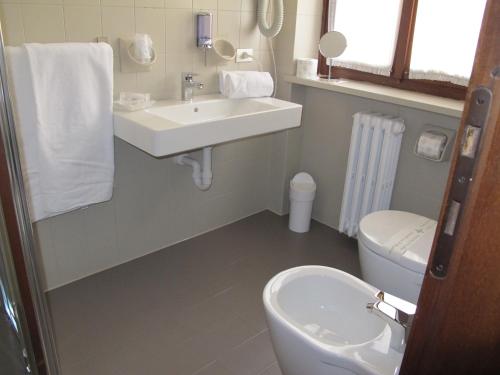Imagen de la habitación del Hotel Albergo Al Cacciatore Tortellinando. Foto 6