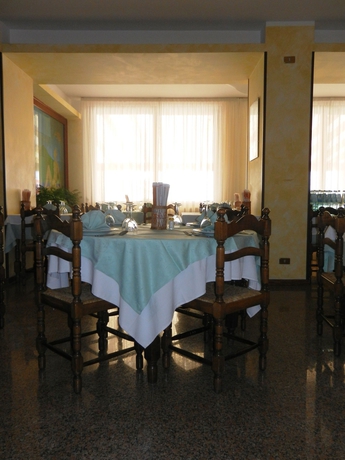 Imagen del bar/restaurante del Hotel Albergo Al Milano. Foto 3