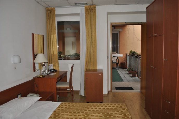 Imagen de la habitación del Hotel Albergo Al Viale. Foto 16