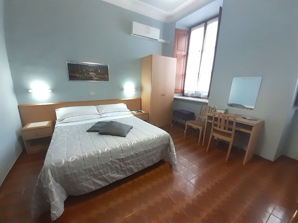 Imagen de la habitación del Hotel Albergo Alba. Foto 8