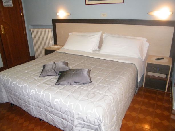 Imagen de la habitación del Hotel Albergo Alba. Foto 16