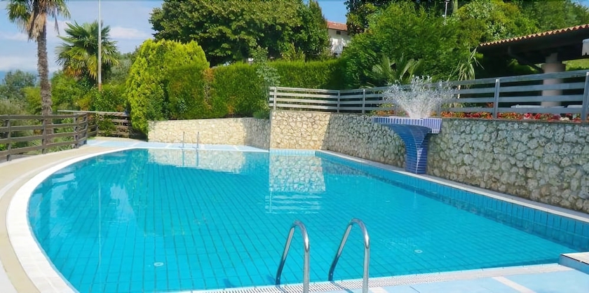 Imagen de la piscina del Hotel Albergo Alla Pineta. Foto 19