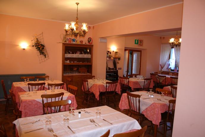 Imagen del bar/restaurante del Hotel Albergo Alle Alpi. Foto 2