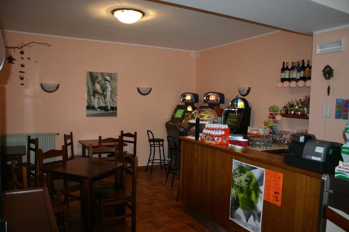 Imagen del bar/restaurante del Hotel Albergo Alle Alpi. Foto 4