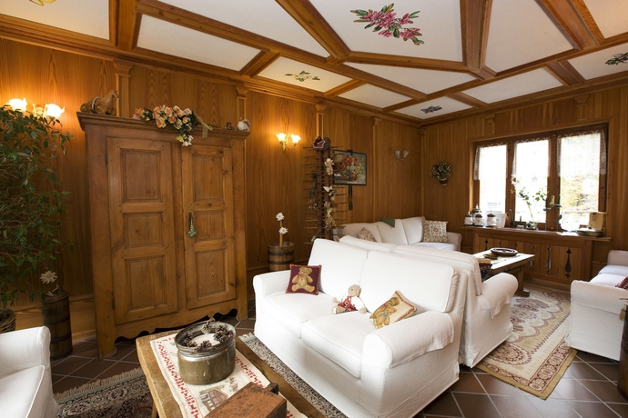 Imagen de los interiores del Hotel Albergo Alpenrose Skiandbike Mountain. Foto 14
