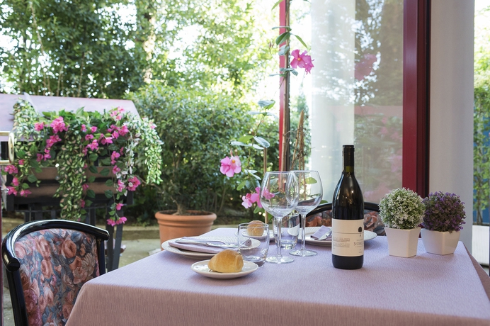 Imagen del bar/restaurante del Hotel Albergo Angiolino. Foto 4