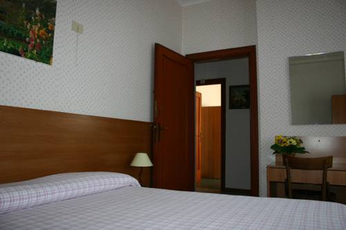 Imagen de la habitación del Hotel Albergo Anna, Aeropuerto de Roma-Ciampino. Foto 8
