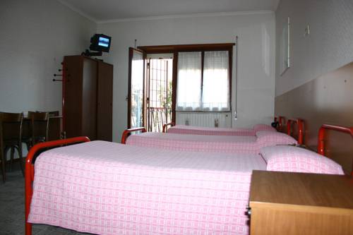 Imagen de la habitación del Hotel Albergo Anna, Aeropuerto de Roma-Ciampino. Foto 13