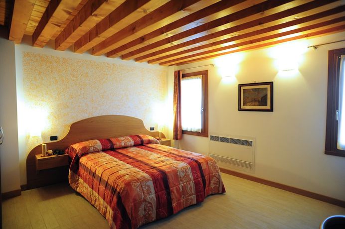 Imagen de la habitación del Hotel Albergo Antica Corte Marchesini. Foto 2