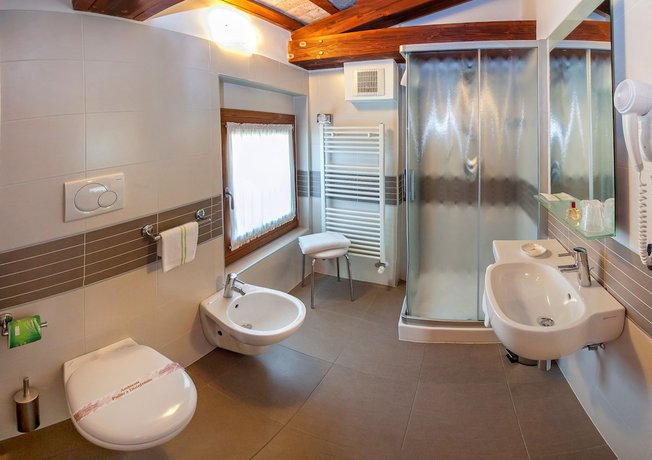 Imagen de la habitación del Hotel Albergo Antica Corte Marchesini. Foto 4