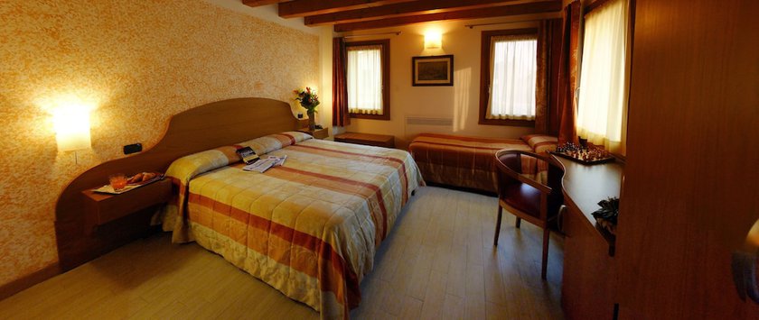 Imagen de la habitación del Hotel Albergo Antica Corte Marchesini. Foto 7