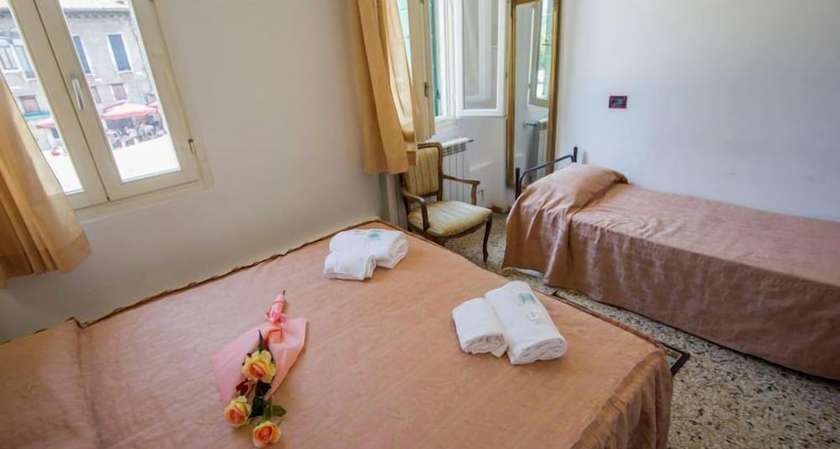 Imagen de la habitación del Hotel Albergo Antico Capon. Foto 4