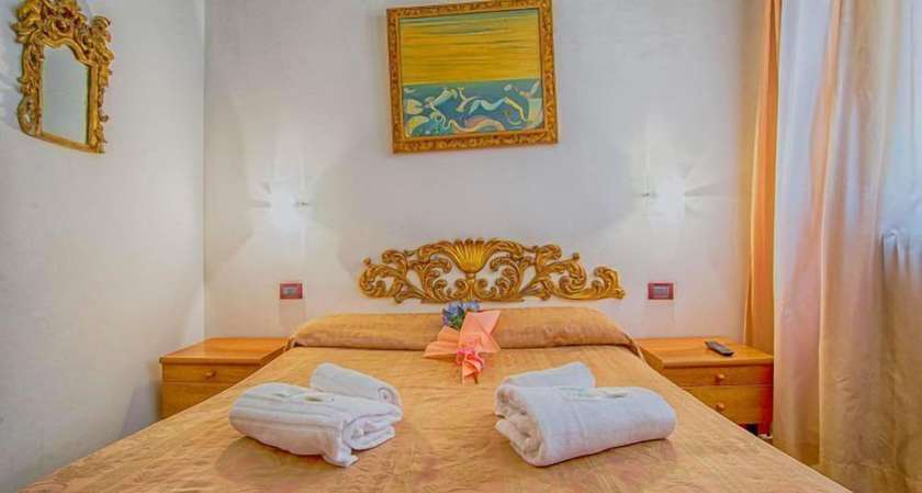 Imagen de la habitación del Hotel Albergo Antico Capon. Foto 8