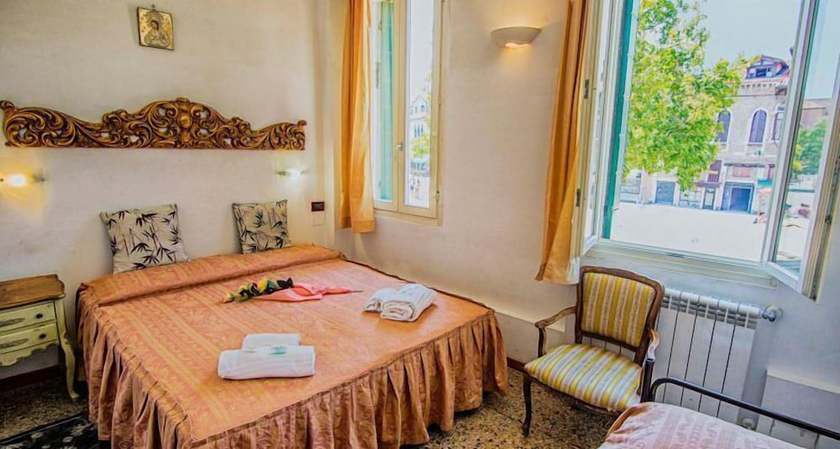 Imagen de la habitación del Hotel Albergo Antico Capon. Foto 11