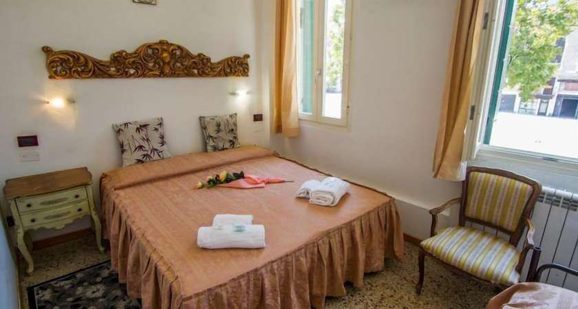 Imagen de la habitación del Hotel Albergo Antico Capon. Foto 15