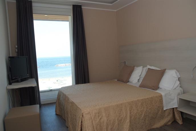 Imagen de la habitación del Hotel Albergo Aquila, Rimini. Foto 3