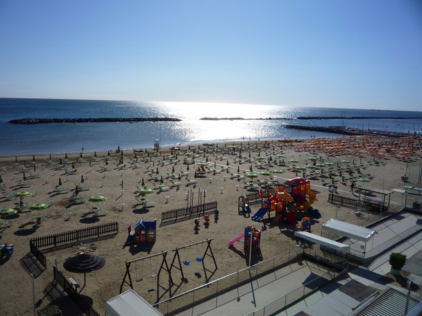 Imagen de los exteriores del Hotel Albergo Aquila, Rimini. Foto 5