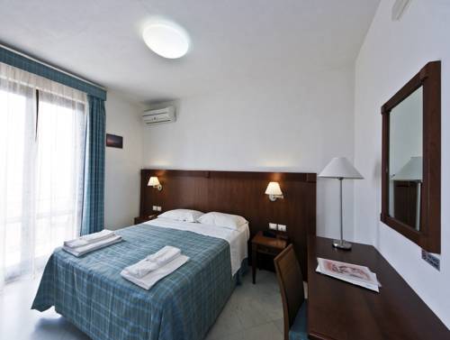 Imagen de la habitación del Hotel Albergo Auralba. Foto 4