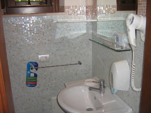 Imagen de la habitación del Hotel Albergo Auralba. Foto 5