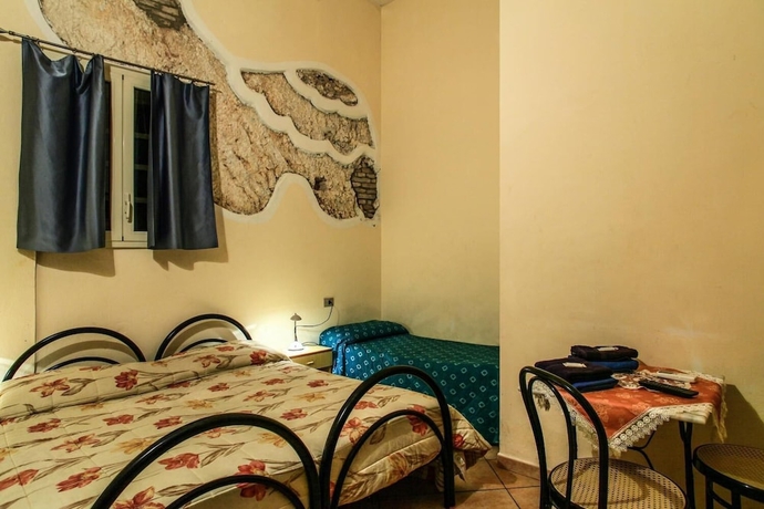 Imagen de la habitación del Hotel Albergo Aurora, CAGLIARI. Foto 11