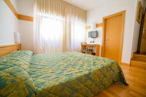 Imagen de la habitación del Hotel Albergo Benito. Foto 10