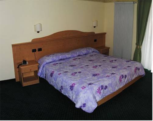 Imagen de la habitación del Hotel Albergo Bernard. Foto 5