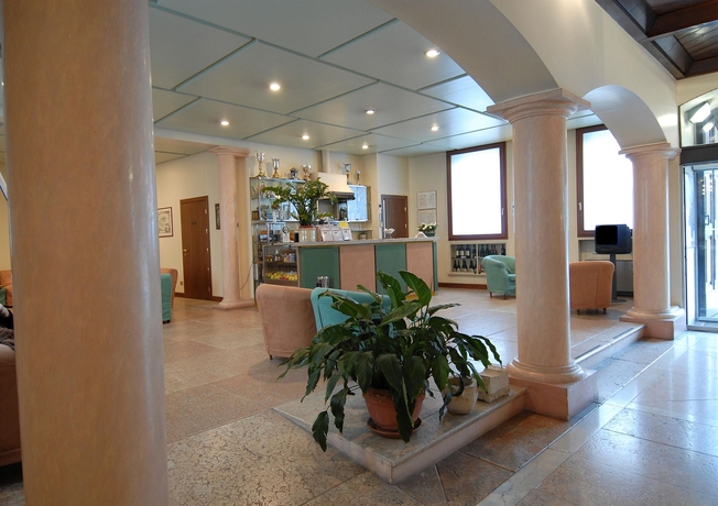 Imagen de los interiores del Hotel Albergo Bianchi Stazione. Foto 12