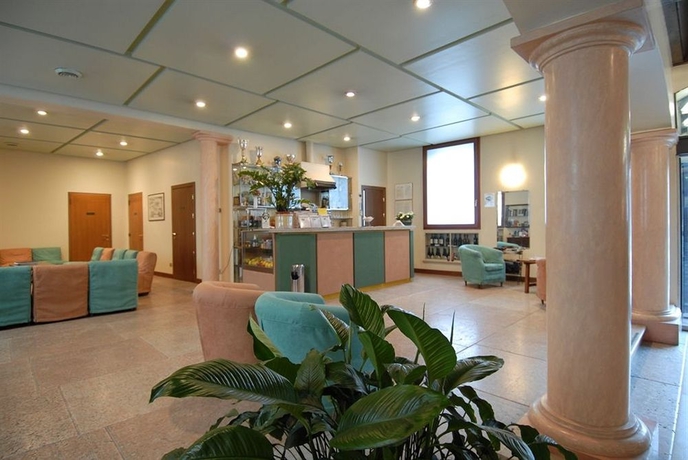 Imagen de los interiores del Hotel Albergo Bianchi Stazione. Foto 14