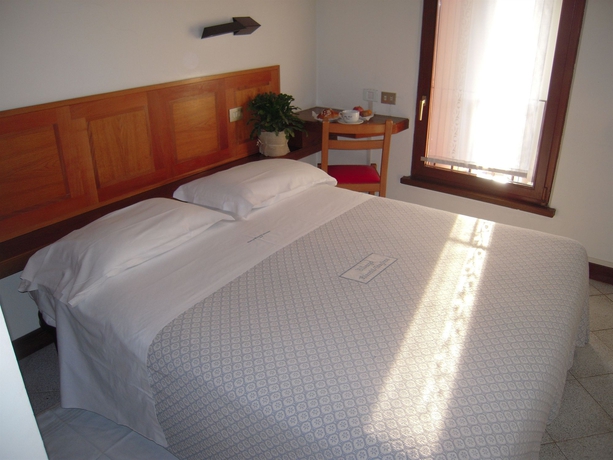 Imagen de la habitación del Hotel Albergo Bianchi Stazione. Foto 3
