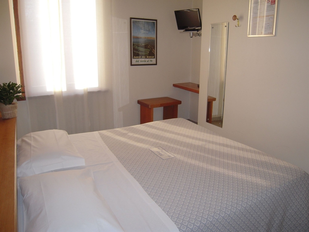 Imagen de la habitación del Hotel Albergo Bianchi Stazione. Foto 4