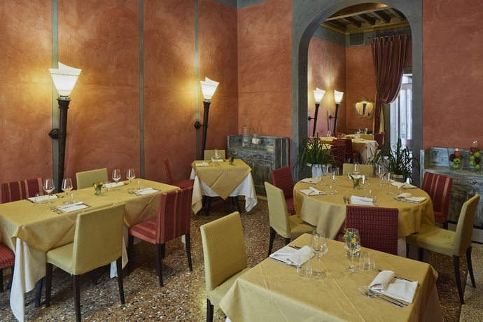 Imagen del bar/restaurante del Hotel Albergo Cappello. Foto 2