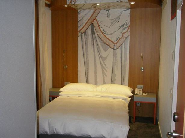 Imagen de la habitación del Hotel Albergo Carcani. Foto 10