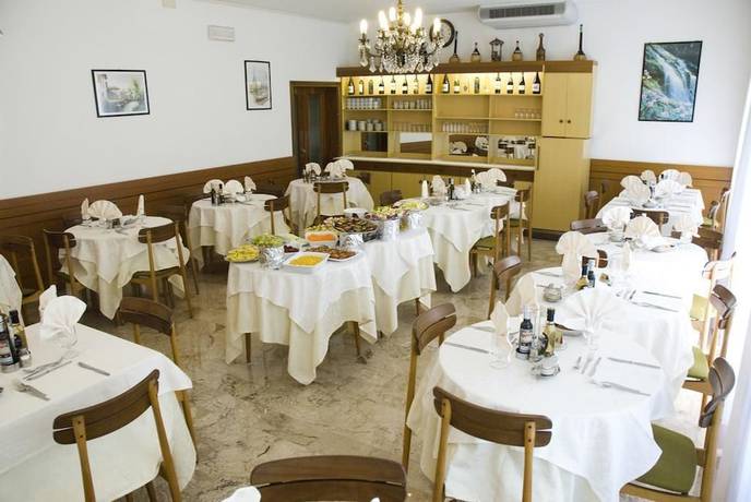 Imagen del bar/restaurante del Hotel Albergo Carezza. Foto 4