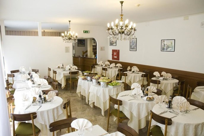 Imagen del bar/restaurante del Hotel Albergo Carezza. Foto 5