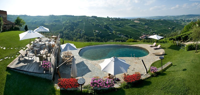 Imagen de la piscina del Hotel Albergo Castiglione Langhe. Foto 18