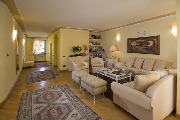 Imagen de los interiores del Hotel Albergo Castiglione Langhe. Foto 16