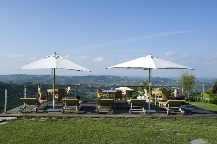 Imagen de la piscina del Hotel Albergo Castiglione Langhe. Foto 20