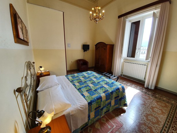Imagen de la habitación del Hotel Albergo Cavour. Foto 4