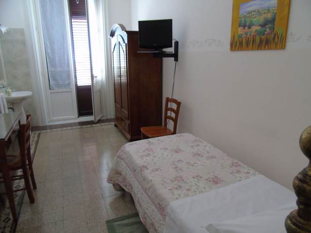 Imagen de la habitación del Hotel Albergo Cavour. Foto 5