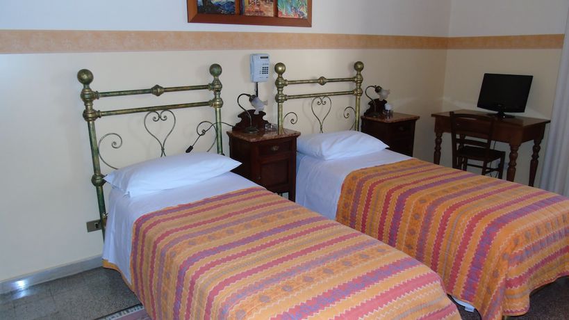 Imagen de la habitación del Hotel Albergo Cavour. Foto 8