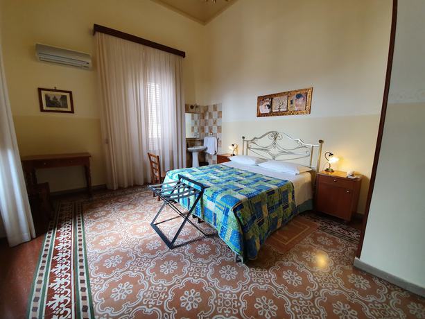 Imagen de la habitación del Hotel Albergo Cavour. Foto 9