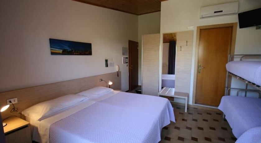 Imagen de la habitación del Hotel Albergo Centopini. Foto 10