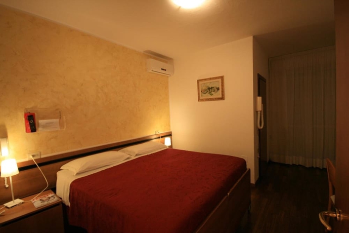 Imagen de la habitación del Hotel Albergo Centopini. Foto 12