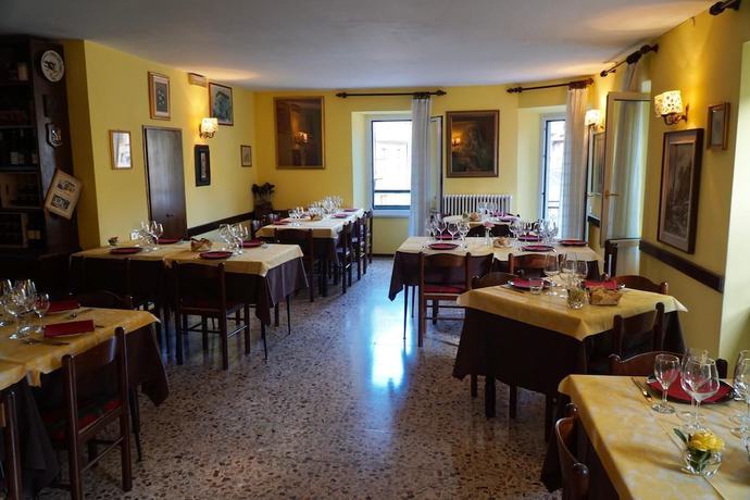 Imagen del bar/restaurante del Hotel Albergo Centrale, Fino del Monte. Foto 4