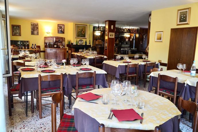 Imagen del bar/restaurante del Hotel Albergo Centrale, Fino del Monte. Foto 9